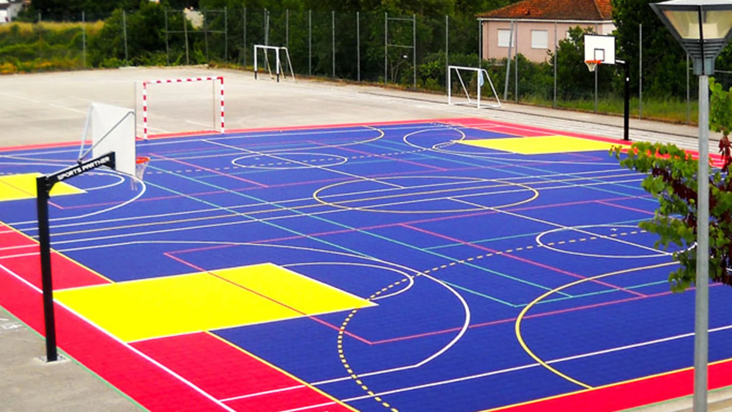 Basketball Court Flooring: Acrylic, Wooden or Modular Tile?